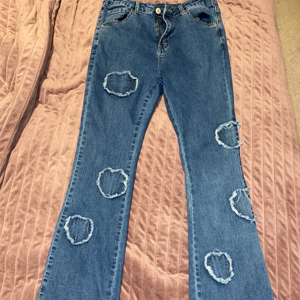 Frayed Heart Detailing Flare Blue Jeans Size 6/Medium (M)